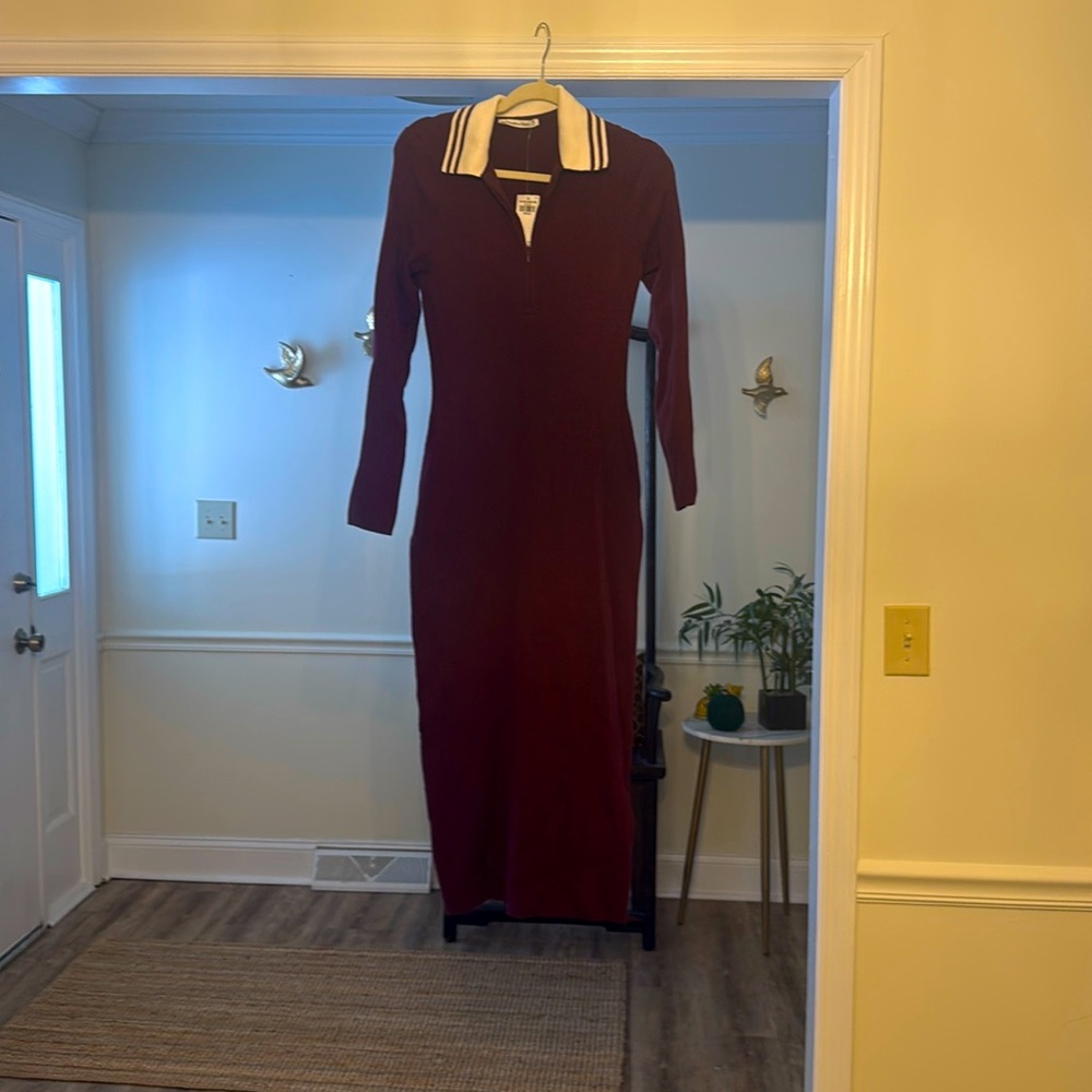 BNWT Abercrombie Burgundy maxi sweater dress size M
